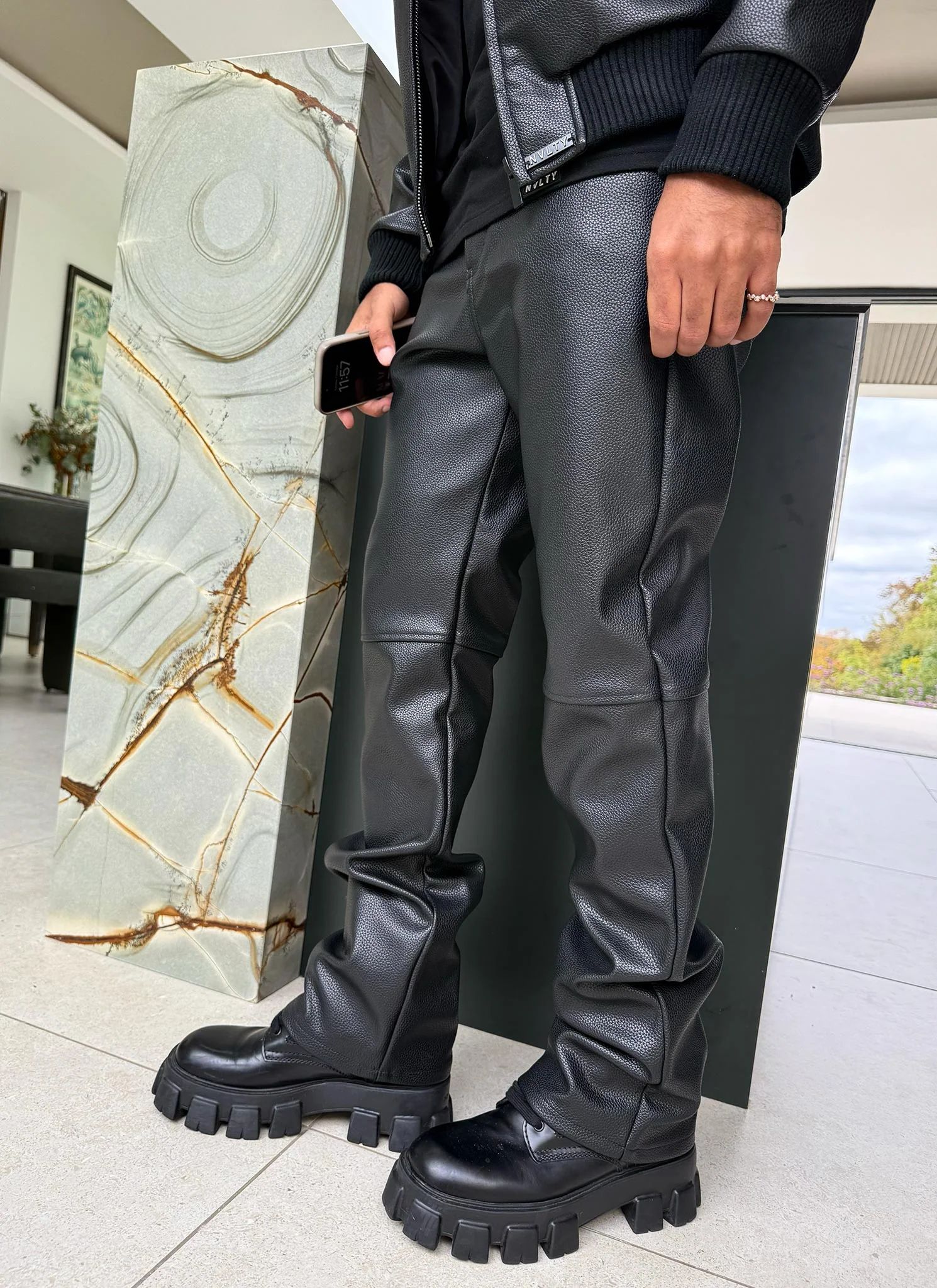 Heavyweight Grained Leather Pants - Black - Image 7