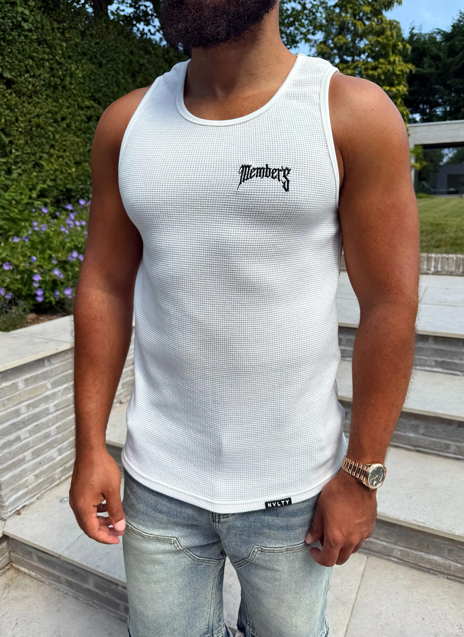 Members Arc Vest - White - Image 3