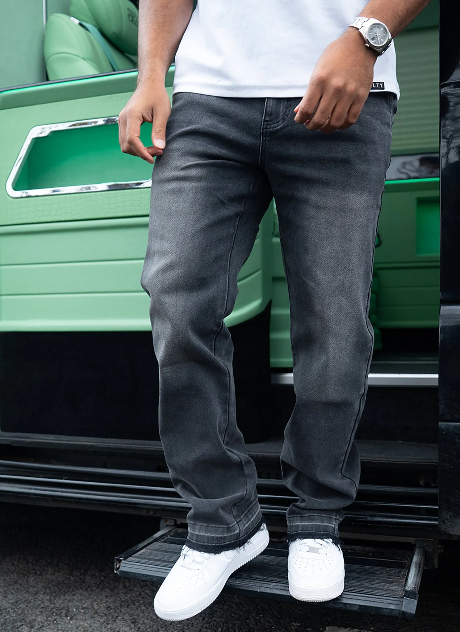 Vintage Raw Hem Jeans - Black - Image 5